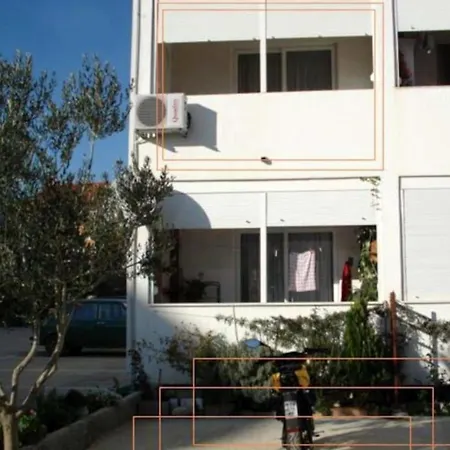 Near With Free Parking Apartment