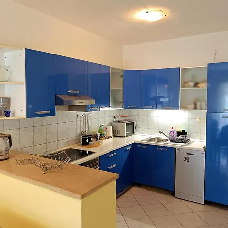 Near With Free Parking Apartment
