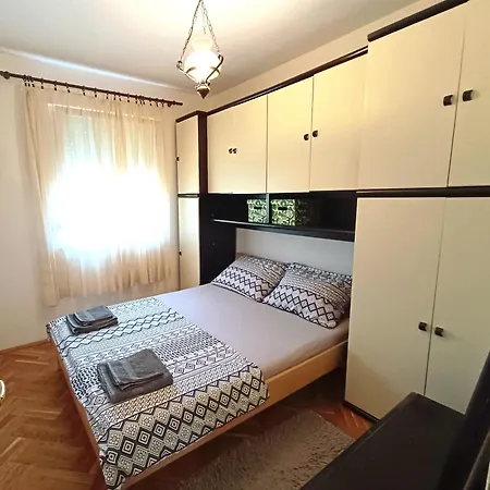 Apartment Near With Free Parking *