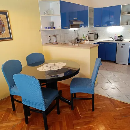 Apartment Near With Free Parking *